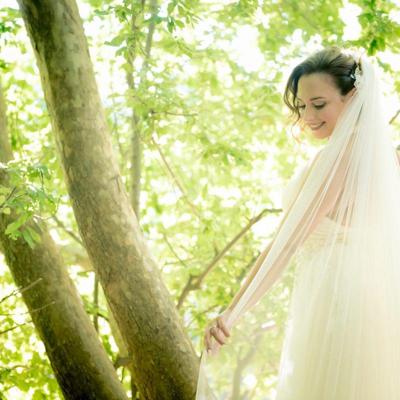 φωτογράφιση νύφης σε δέντρο